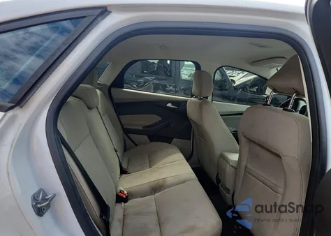 2016 Ford Focus Se z USA, uszkodzony, nr VIN 1FADP3F23GL376505